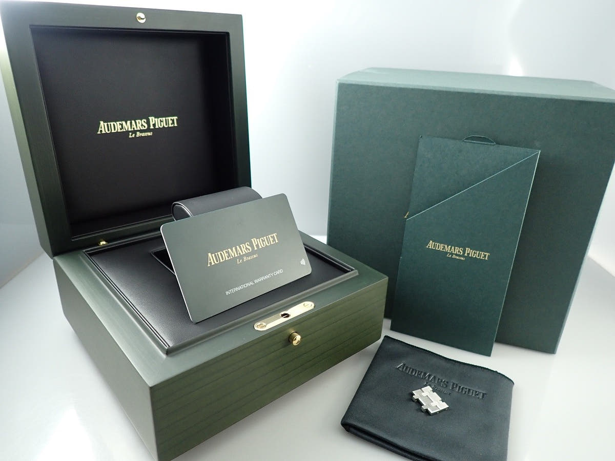 オーデマピゲ ロイヤルオーク クロノグラフ Ref.26240ST.OO.1320ST.07 シルバー文字盤 未使用 6LJM753J