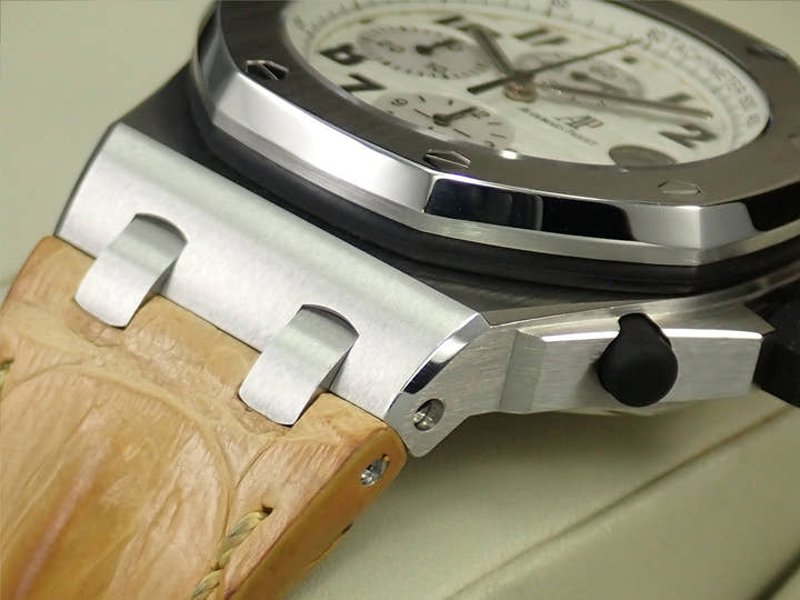 Audemars Piguet Royal Oak Offshore Chronograph Safari Ref. 26170ST.OO.D091CR.01 Stainless Steel Ivory Dial