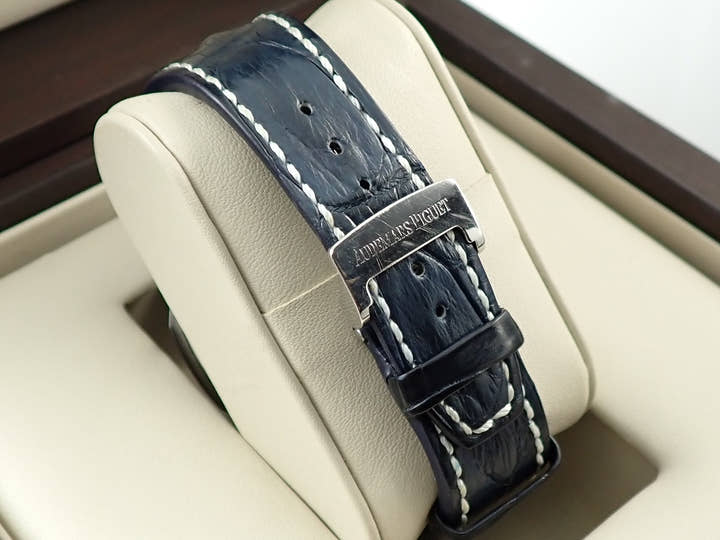 オーデマピゲ ロイヤルオーク オフショア クロノグラフ Ref.26170ST.OO.D305CR.01 ステンレススチール ホワイト×ブルー文字盤