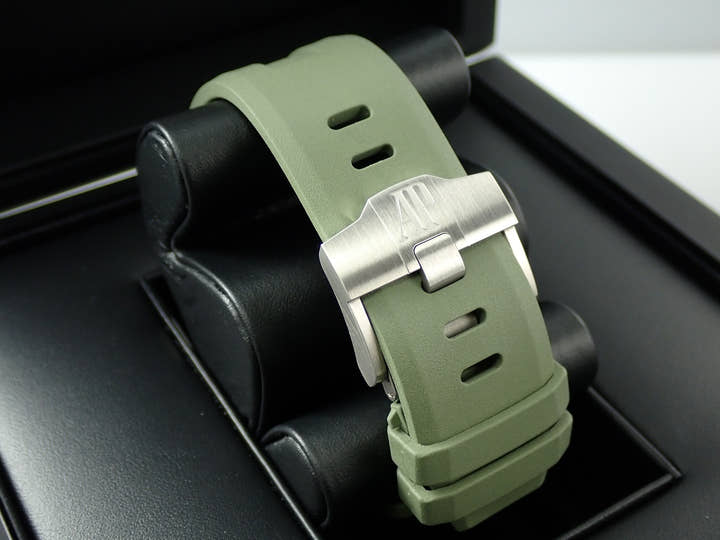 オーデマピゲ ロイヤルオーク オフショア ダイバー Ref.15720ST.OO.A052CA.01 ステンレススチール カーキグリーン文字盤