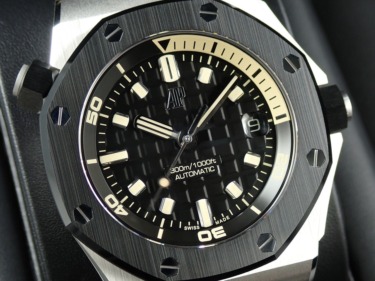 Audemars Piguet Royal Oak Offshore Diver Ref.15720CN.OO.A002CA.01 18KWG Black Dial