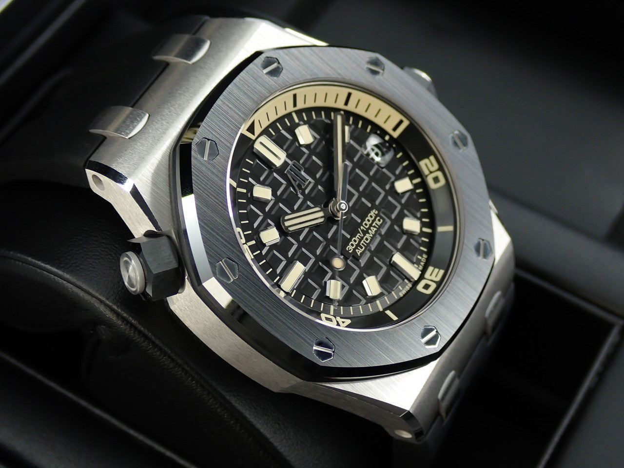 Audemars Piguet Royal Oak Offshore Diver Ref.15720CN.OO.A002CA.01 18KWG Black Dial