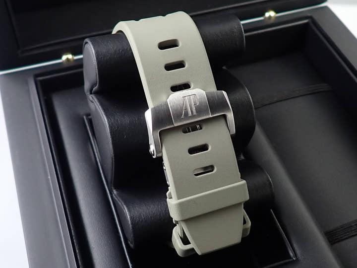 オーデマピゲ ロイヤルオーク オフショア クロノグラフ Ref.26420SO.OO.A600CA.01 ステンレススチール スモークブラウン文字盤