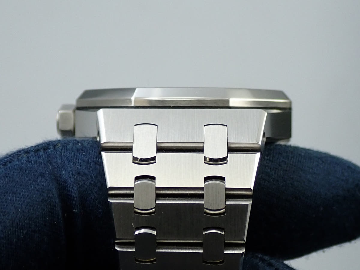 オーデマピゲ ロイヤルオーク オートマティック Ref.15450ST.OO.1256ST.01 シルバー文字盤 中古 M228ZUCR