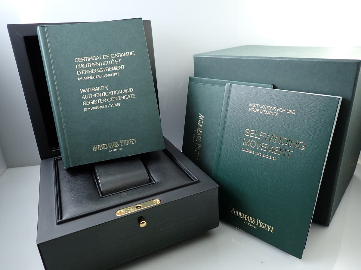 オーデマピゲ ロイヤルオーク オートマティック Ref.15450ST.OO.1256ST.01 シルバー文字盤 中古 M228ZUCR