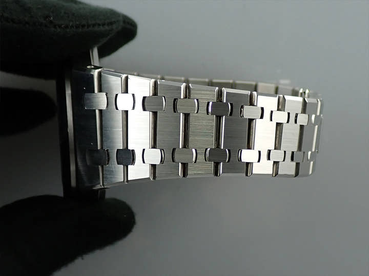 オーデマピゲ ロイヤルオーク Ref.15500ST.OO.1220ST.03 ステンレススチール ブラック文字盤