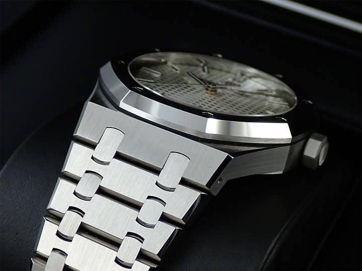 オーデマピゲ ロイヤルオーク Ref.15500ST.OO.1220ST.04 ステンレススチール シルバー文字盤