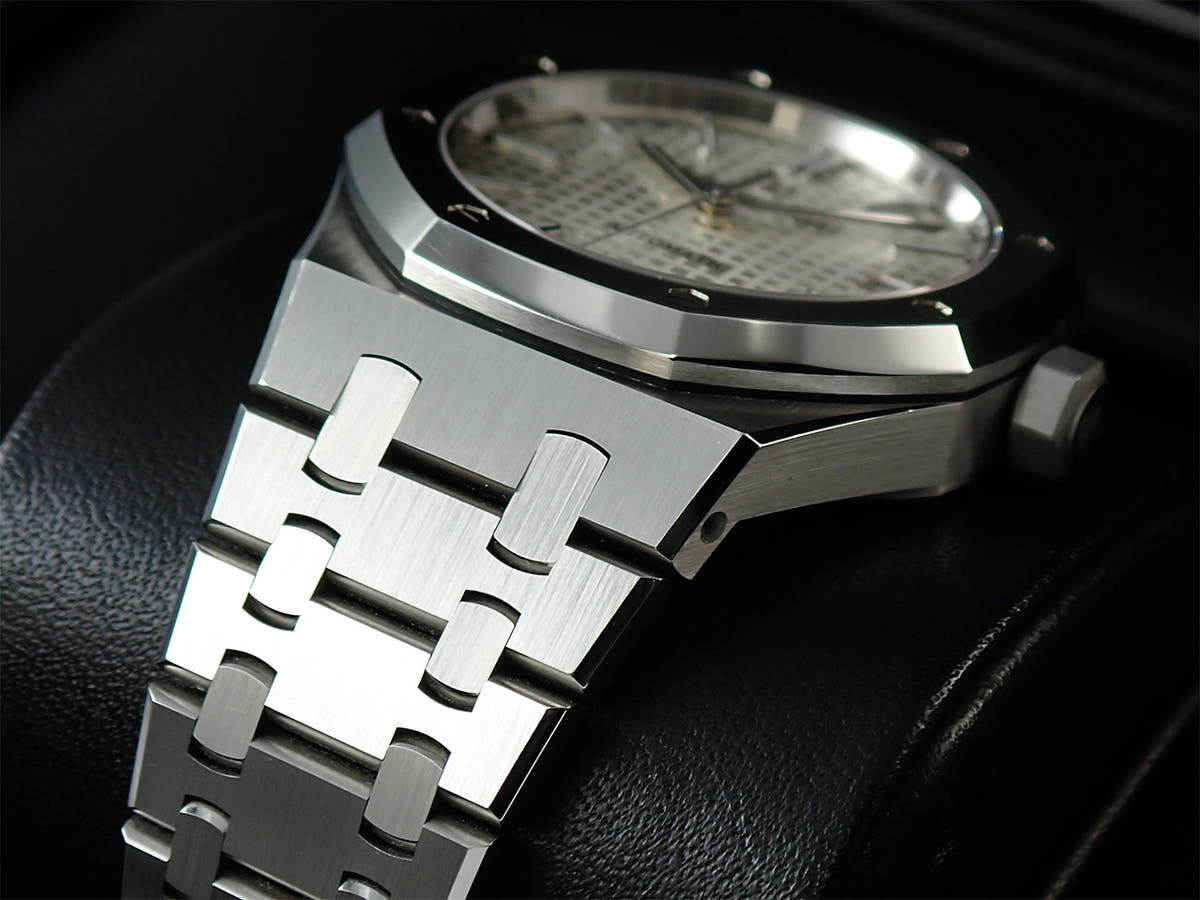 オーデマピゲ ロイヤルオーク オートマティック Ref.15450ST.OO.1256ST.01 シルバー文字盤 中古 F9SMRHSW