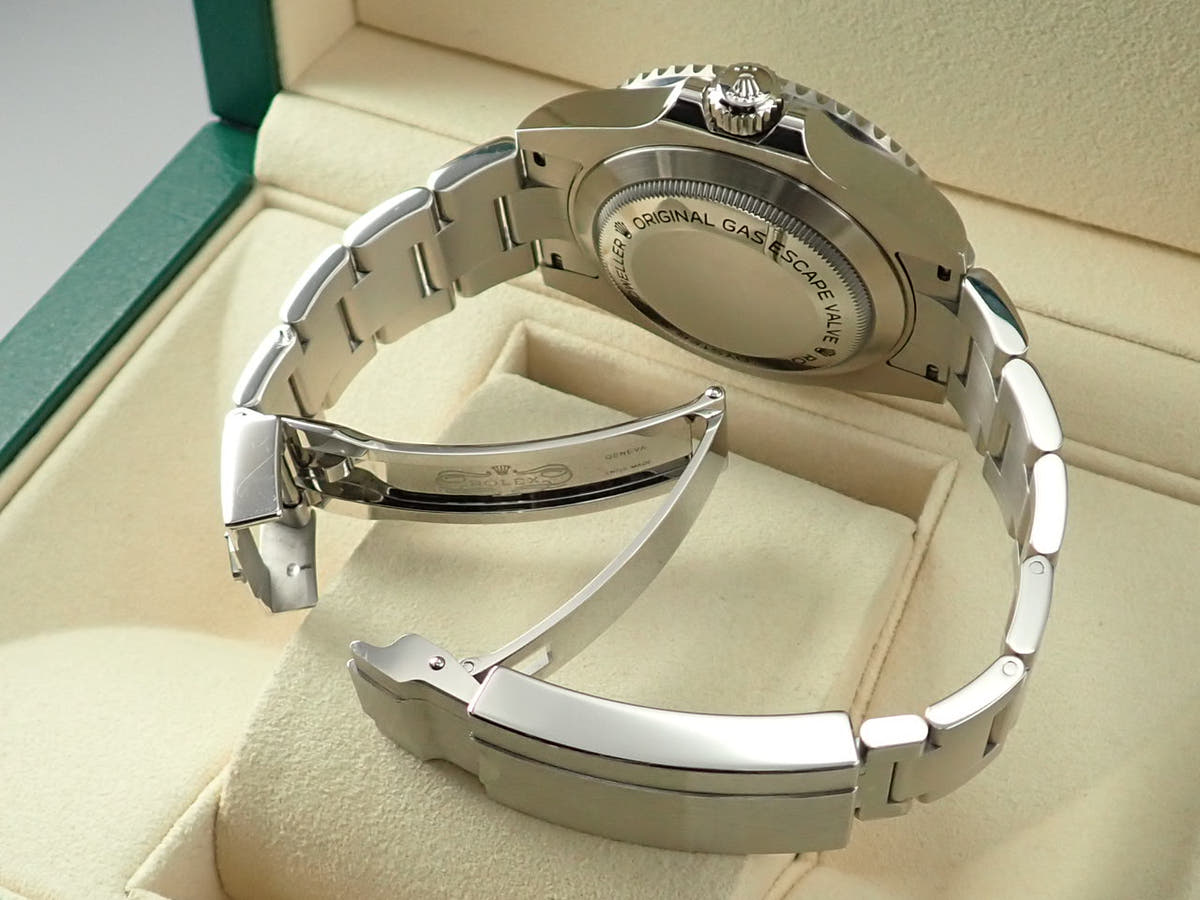 ロレックス シードゥエラー 4000 Ref.116600 ブラック文字盤 中古 1CC8HM66