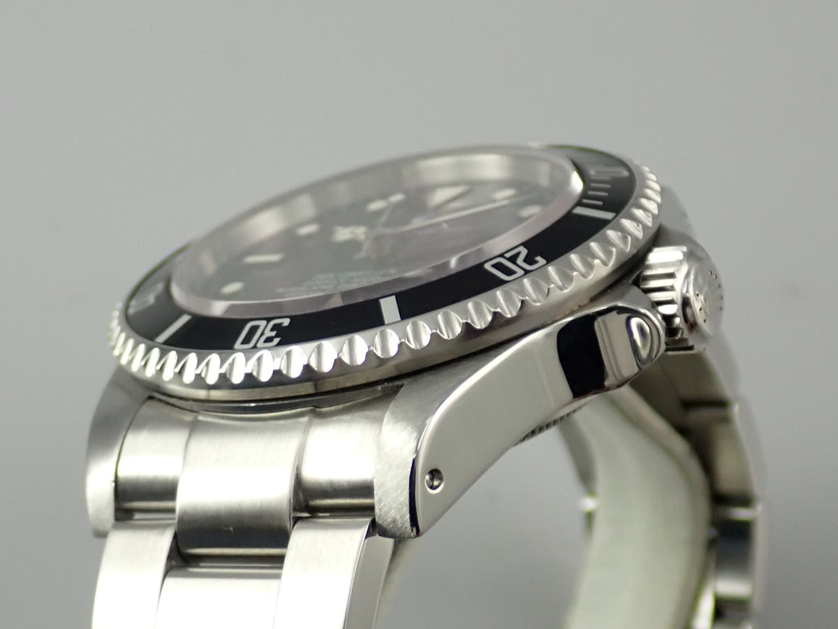 ロレックス シードゥエラー トリプルシックス Ref.16660 ブラック文字盤 中古 AH982630