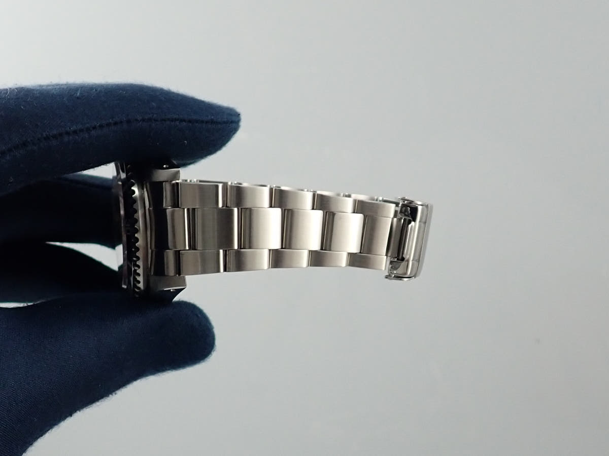 ロレックス シードゥエラー トリプルシックス Ref.16660 ブラック文字盤 中古 AH982630