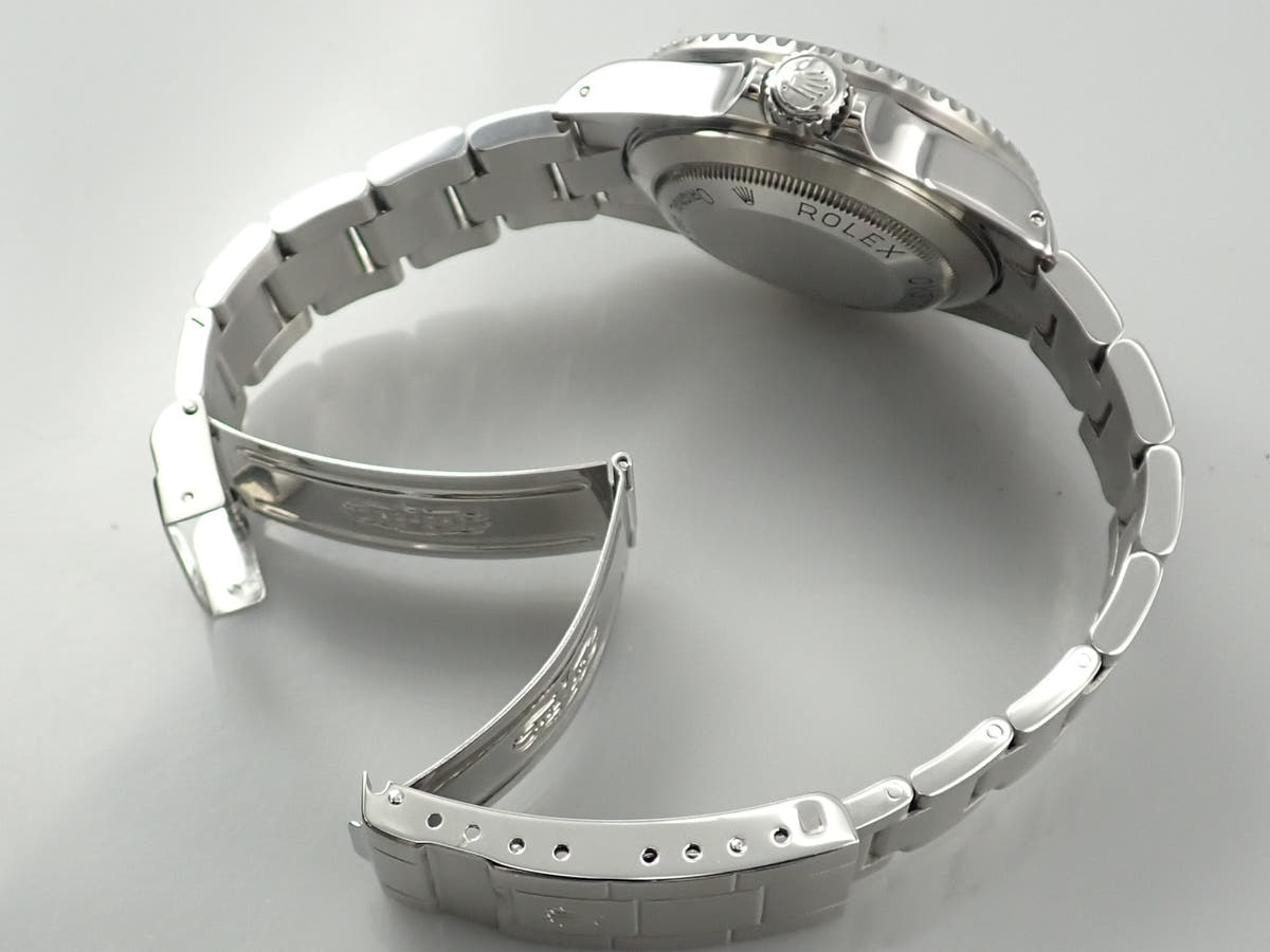 ロレックス シードゥエラー トリプルシックス Ref.16660 ブラック文字盤 中古 AH982630