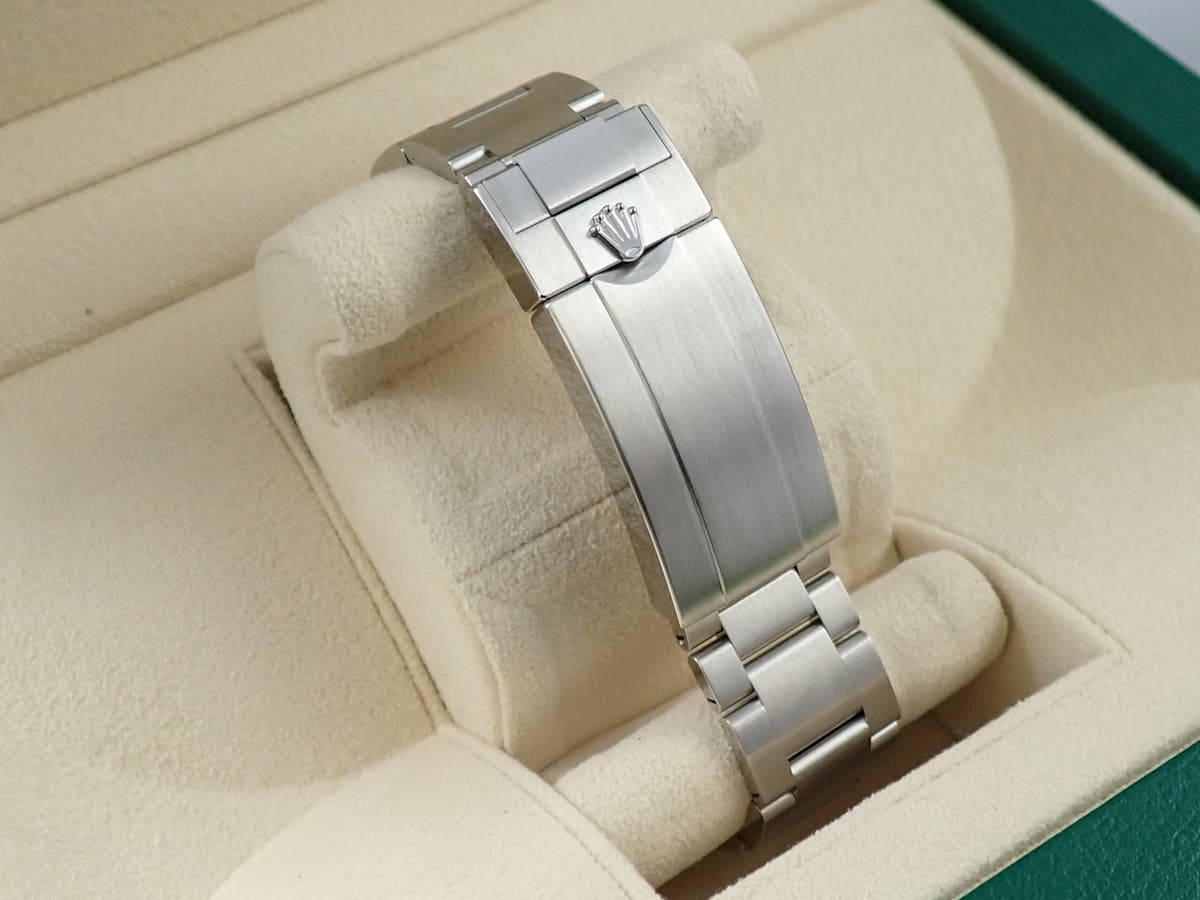 ロレックス シードゥエラー Ref.126600 ブラック文字盤 未使用 FLHH8850