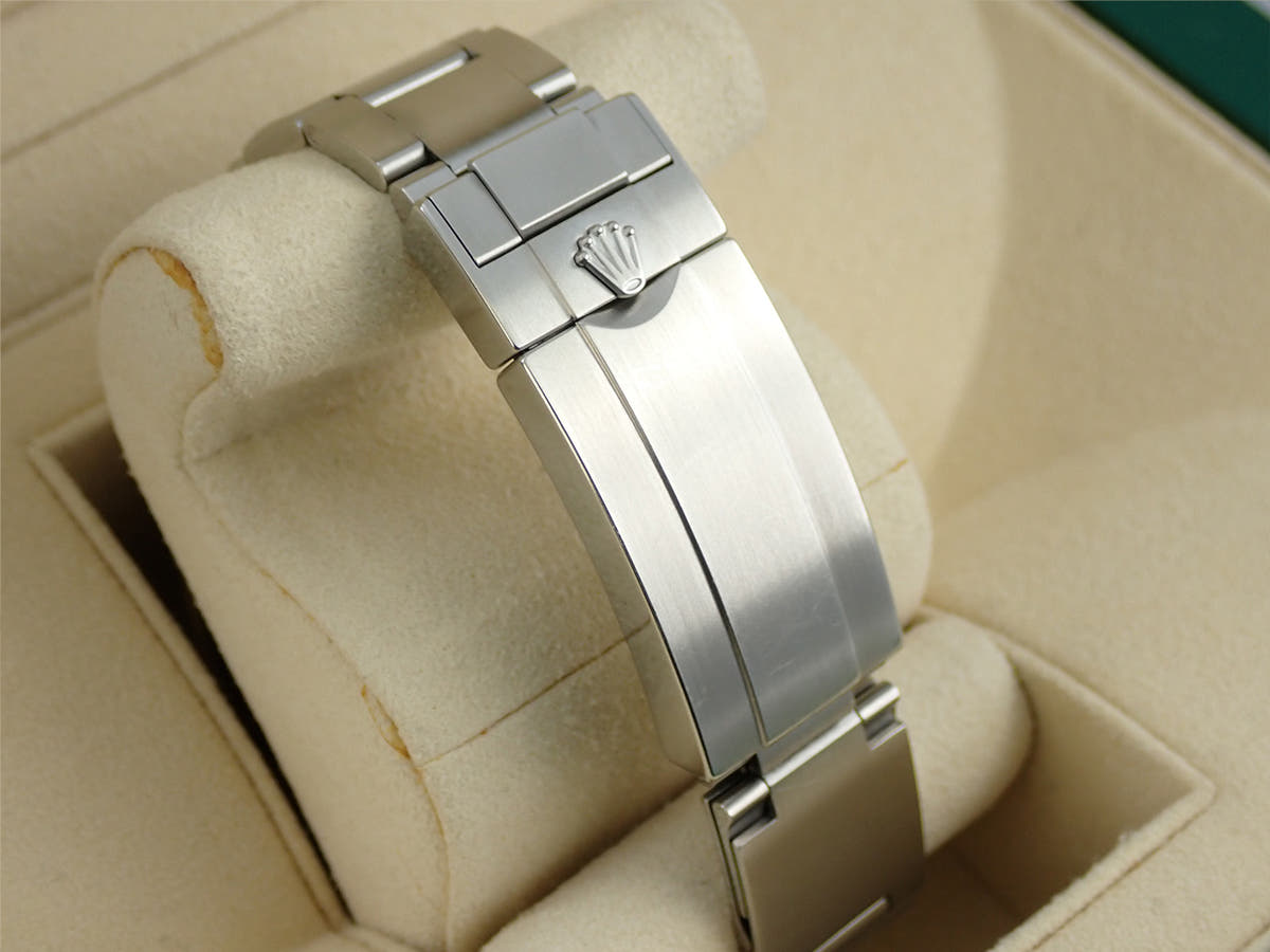 ロレックス シードゥエラー Ref.126600 ブラック文字盤 中古 9A41MXXU