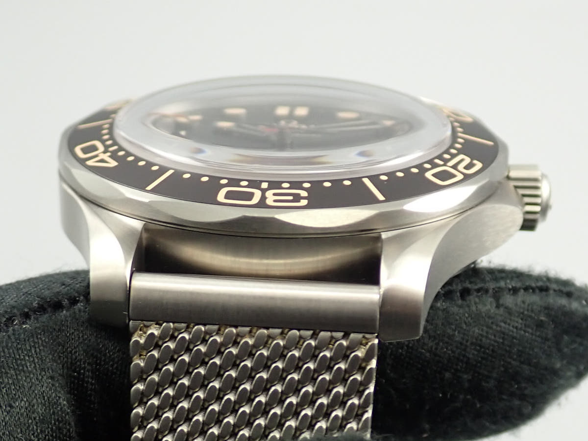オメガ シーマスター ダイバー 300M コーアクシャル マスター クロノメーター 42MM Ref.210.92.42.20.01.001 ブラウン文字盤 中古 KJH3K607