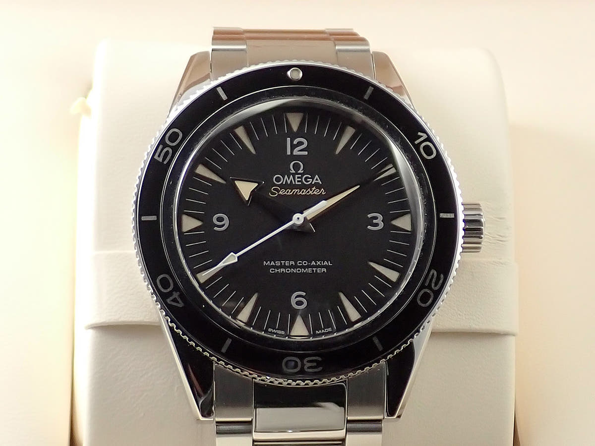 オメガ シーマスター 300 Ref.233.30.41.21.01.001 ブラック文字盤 中古 5X1LSUSS