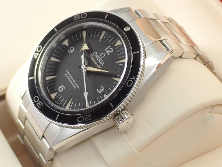 オメガ シーマスター 300 Ref.233.30.41.21.01.001 ブラック文字盤 中古 5X1LSUSS