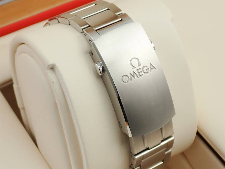 オメガ シーマスター 300 Ref.233.30.41.21.01.001 ブラック文字盤 中古 5X1LSUSS