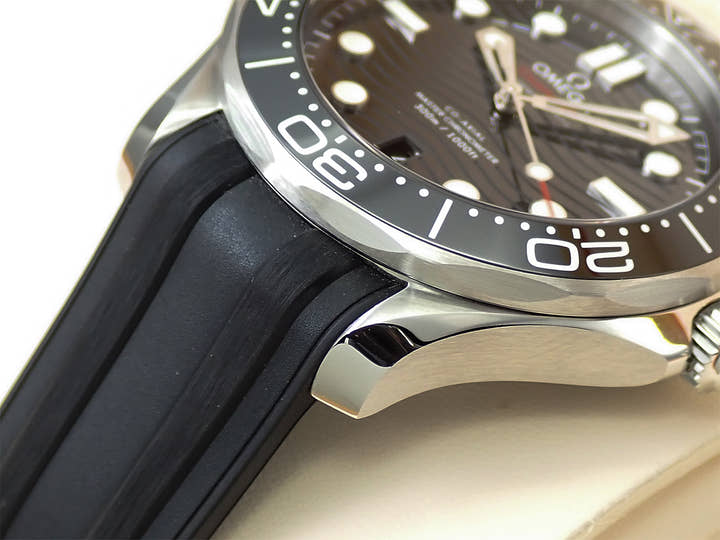 オメガ シーマスター ダイバー 300M コーアクシャル マスター クロノメーター 42MM Ref.210.32.42.20.01.001 ブラック文字盤 美品 F582YHM1