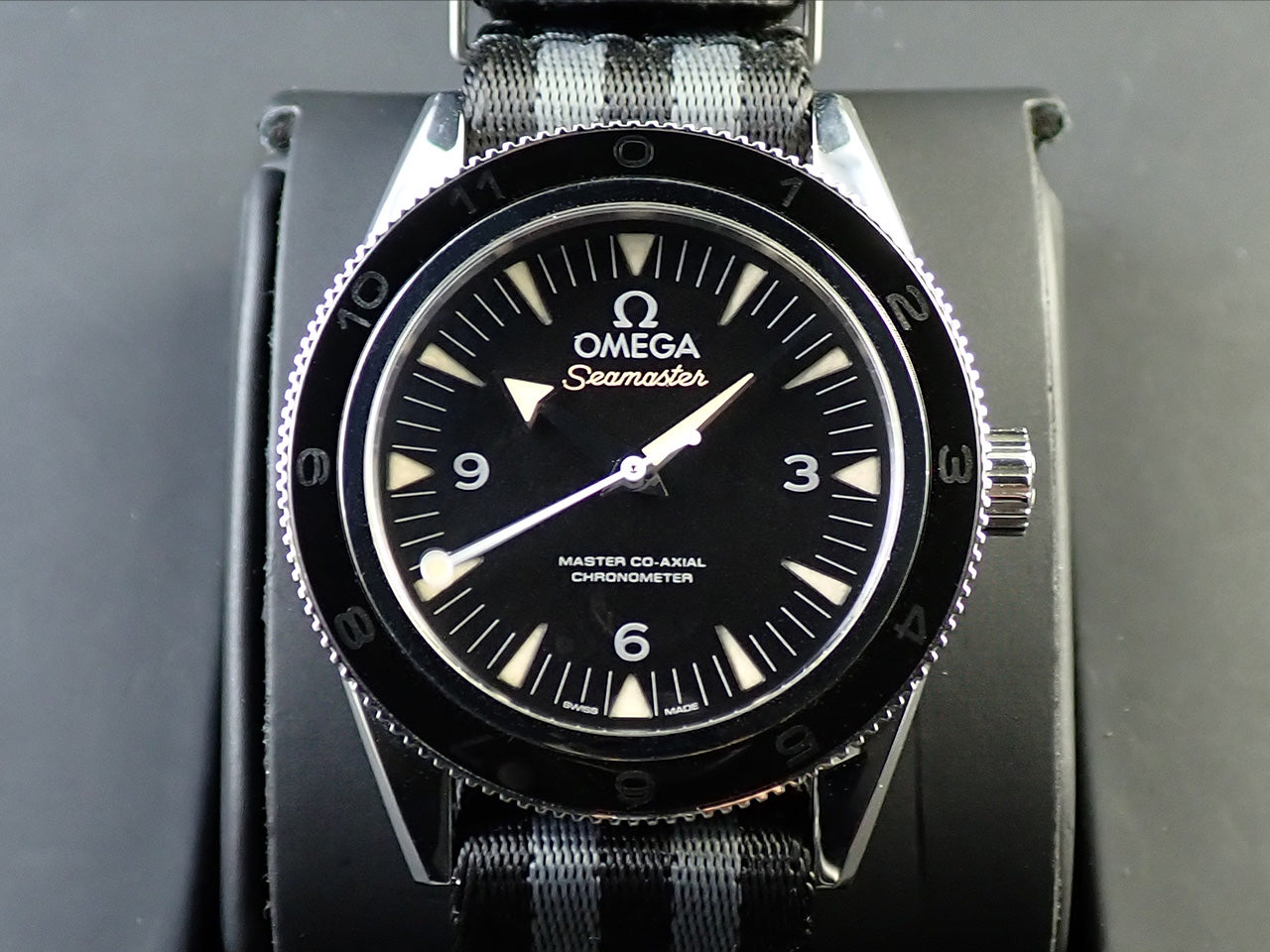 SW Omega 6 SIGNATURE Edition 世界300本限定 新品 Seamaster Diver 300M 42 mm, スティール - セドナゴールド ラバー
