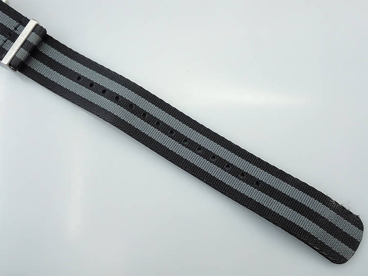 オメガ シーマスター 300 スペクター Ref.233.32.41.21.01.001 ブラック文字盤 中古 H47RRCUR