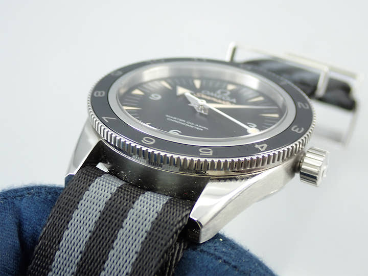 オメガ シーマスター 300 スペクター Ref.233.32.41.21.01.001 ブラック文字盤 中古 H47RRCUR