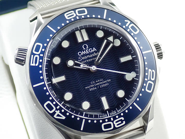 オメガ シーマスター ダイバー 300M コーアクシャル マスター クロノメーター 42MM　ボンド映画60周年記念モデ﻿ル Ref.210.30.42.20.03.002 ブルー文字盤 未使用 R8X12X99