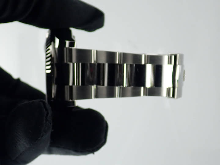 Pre-owned Rolex Sky-Dweller Ref. 326934 with blue dial and Oyster bracelet.