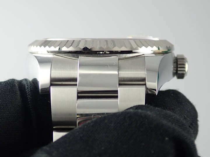 Pre-owned Rolex Sky-Dweller Ref. 326934 with blue dial and Oyster bracelet.