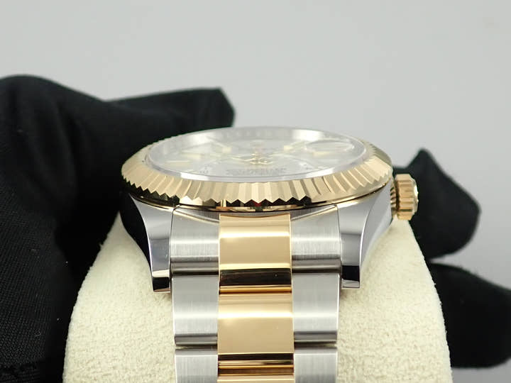 ロレックス スカイドゥエラー Ref.326933 ホワイト文字盤 未使用 sky-dweller-24 オイスターブレスレット