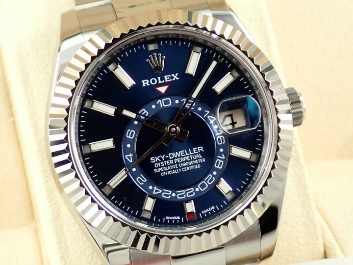 Rolex Sky-Dweller Ref. 326934, blue dial, pre-owned, Oyster bracelet.