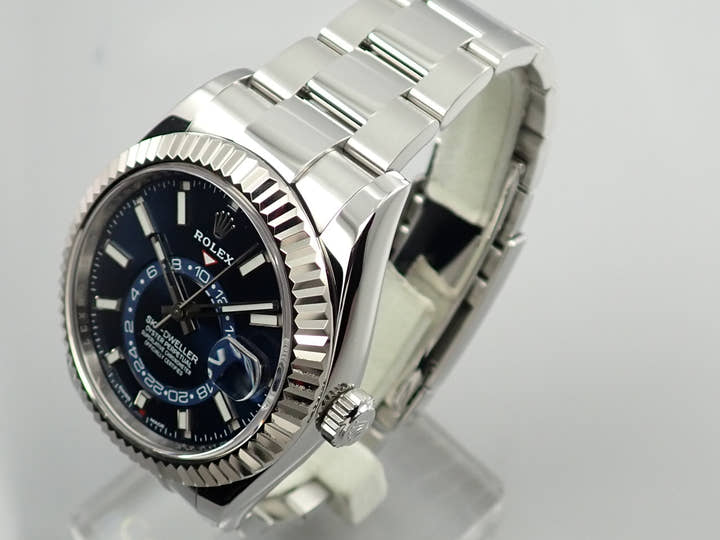 Rolex Sky-Dweller Ref. 326934, blue dial, pre-owned, Oyster bracelet.