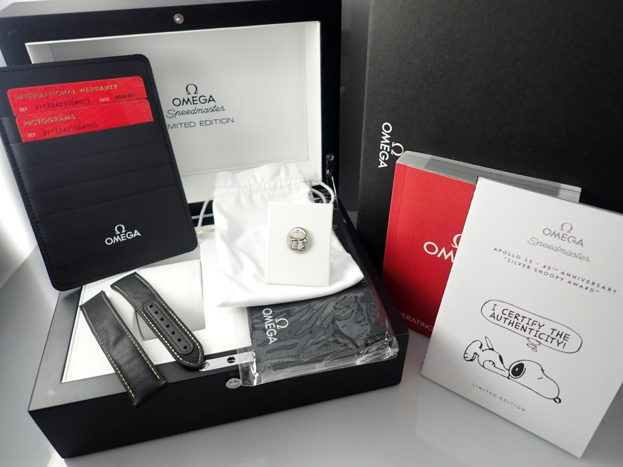 OMEGA Speedmaster Professional Silver Snoopy Award &lt;Warranty, Box, etc.&gt;