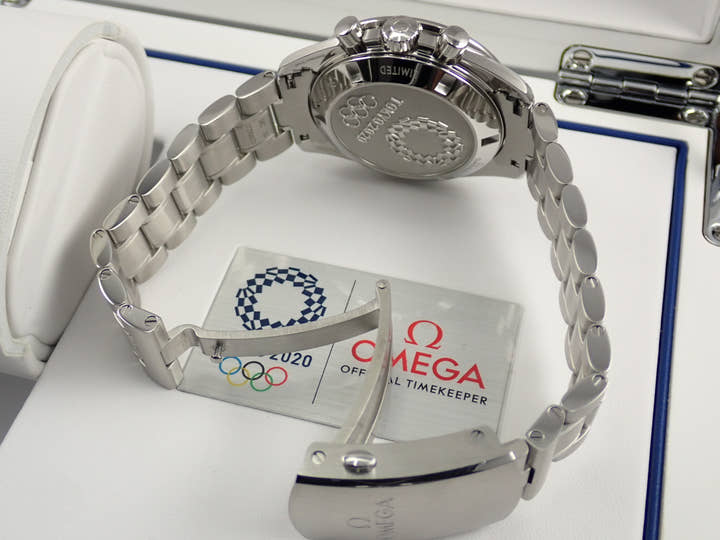オメガ スピードマスター クロノグラフ 42mm 東京2020 リミテッド エディション Ref.522.30.42.30.04.001 シルバー文字盤 未使用 FK5F71KV