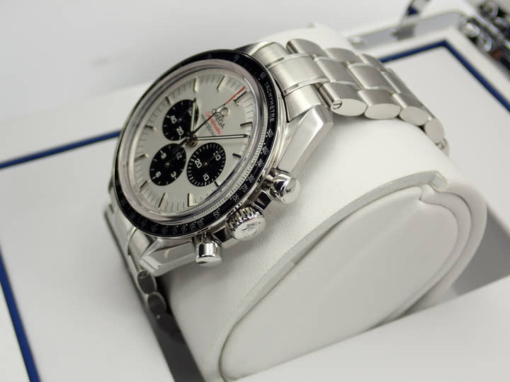オメガ スピードマスター クロノグラフ 42mm 東京2020 リミテッド エディション Ref.522.30.42.30.04.001 シルバー文字盤 未使用 FK5F71KV