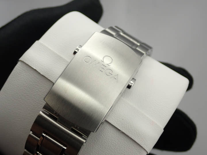 オメガ スピードマスター クロノグラフ 42mm 東京2020 リミテッド エディション Ref.522.30.42.30.04.001 シルバー文字盤 未使用 FK5F71KV