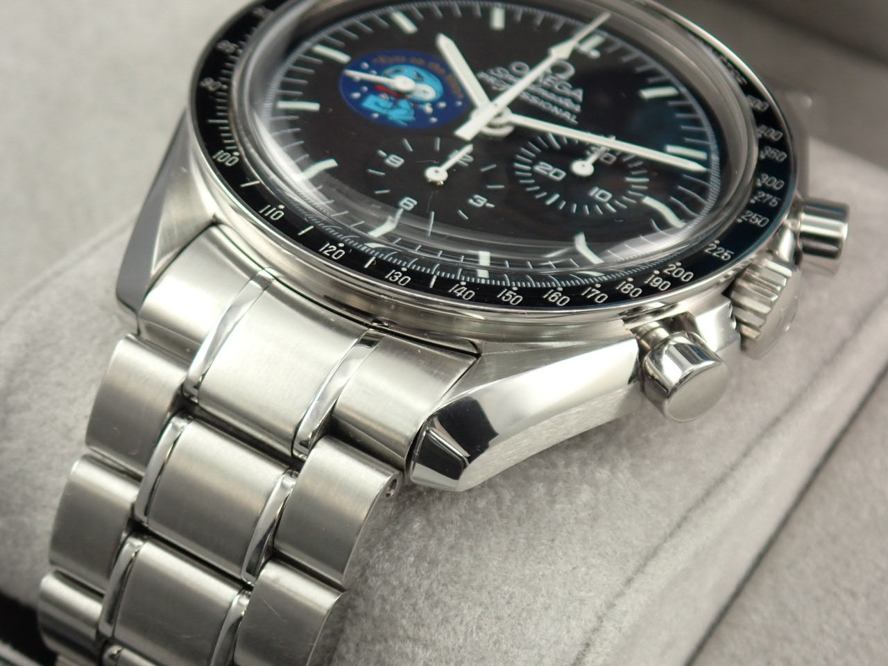 Omega Speedmaster Snoopy &lt;Warranty, box, etc.&gt;