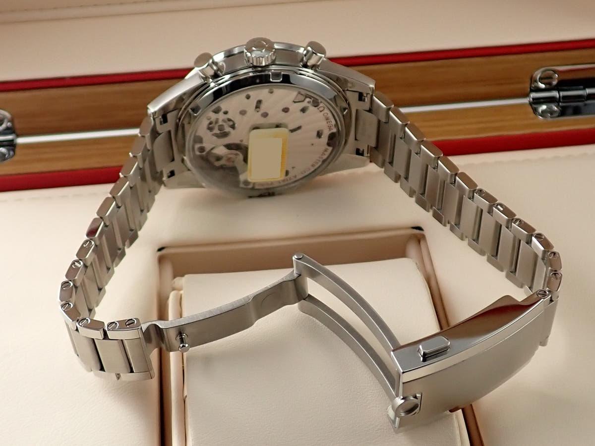 オメガ スピードマスター スピードマスター '57 コーアクシャル マスター クロノメーター クロノグラフ 40.5MM Ref.332.10.41.51.10.001 グリー﻿ン文字盤 未使用 2481AU7P