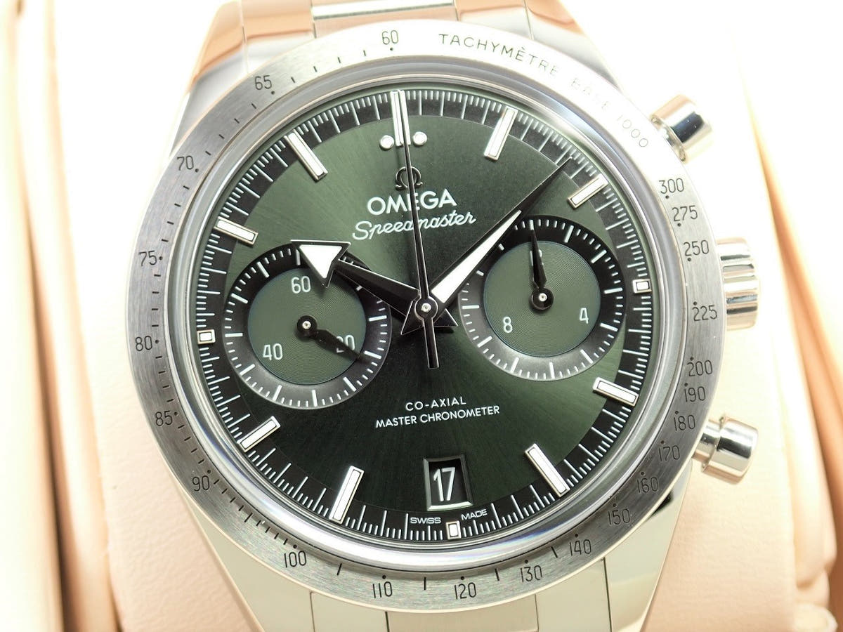 オメガ スピードマスター スピードマスター '57 コーアクシャル マスター クロノメーター クロノグラフ 40.5MM Ref.332.10.41.51.10.001 グリー﻿ン文字盤 未使用 2481AU7P