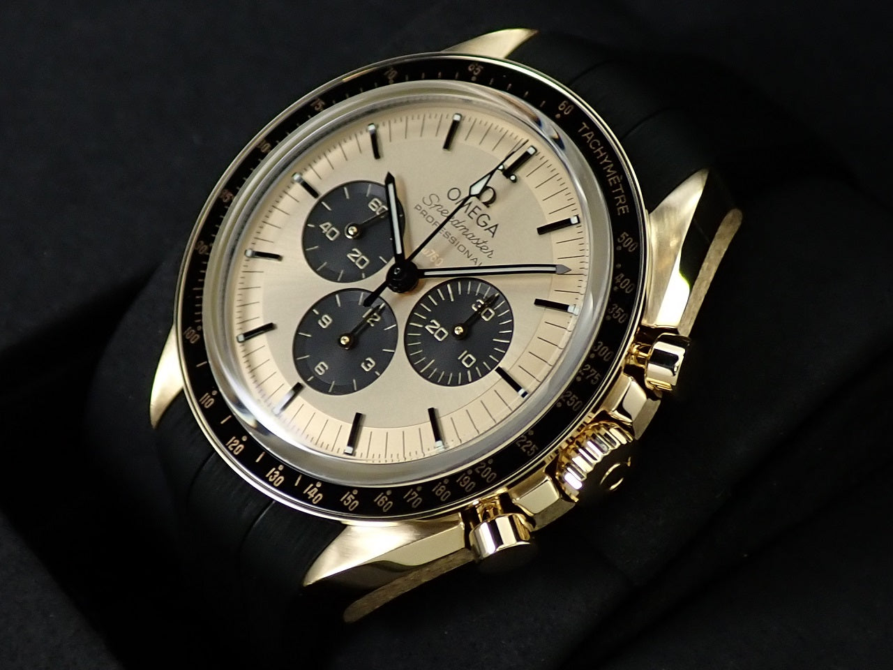 OMEGA Speedmaster Moonwatch Professional Co-Axial Master Chronometer Chronograph 42MM &lt;Warranty, Box, etc.&gt;