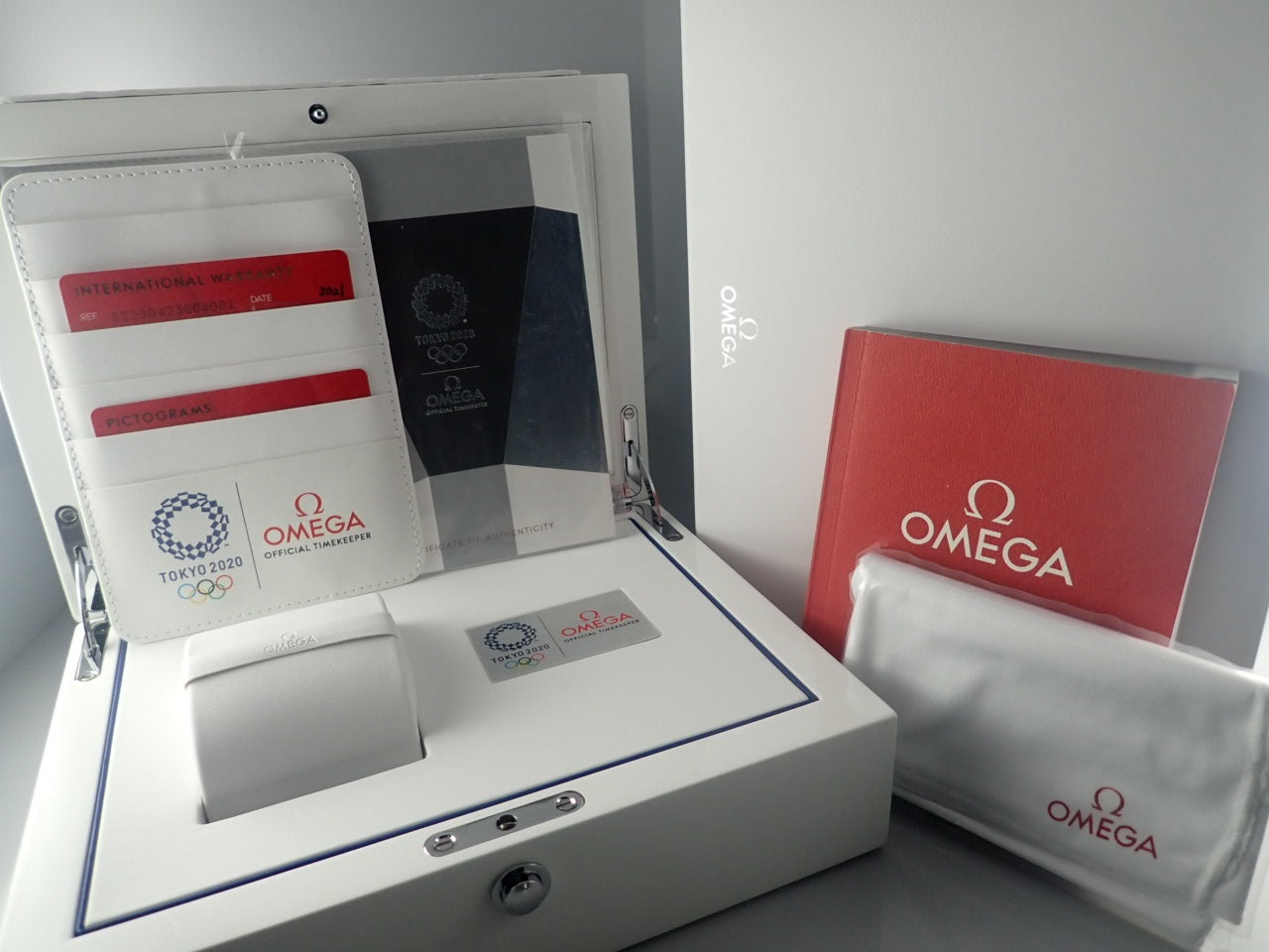 Omega Speedmaster Tokyo 2020 &lt;Warranty, box, booklet&gt;