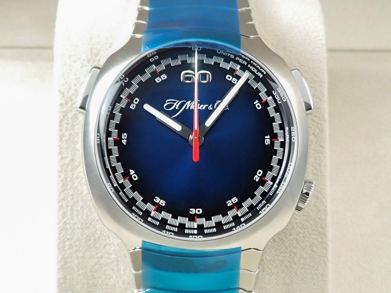 H. Moser &amp; Cie. Streamliner Flyback Chronograph Ref.6902-1201 SS Funky Blue Dial