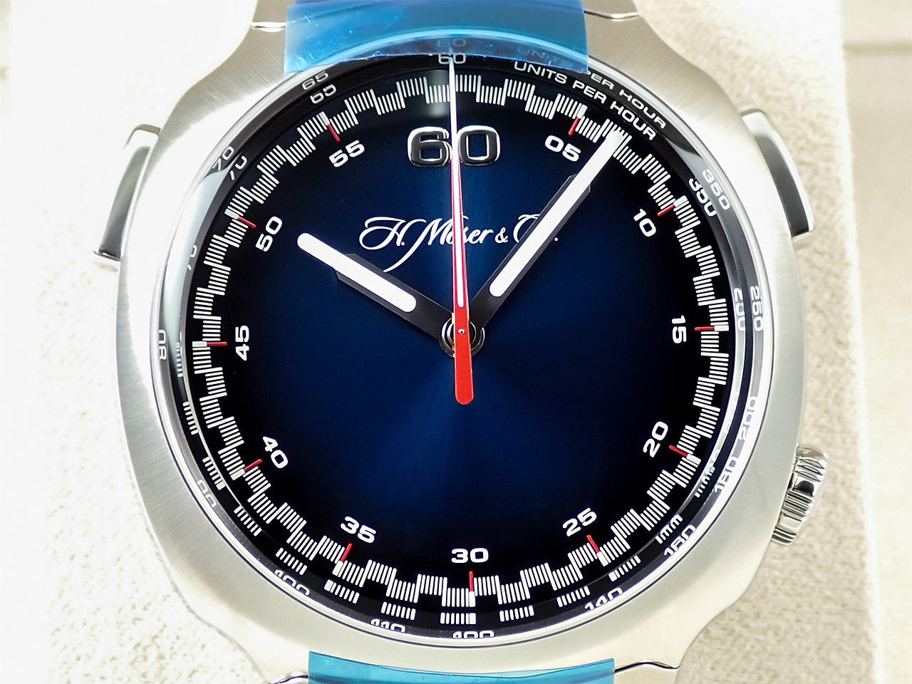 H. Moser &amp; Cie. Streamliner Flyback Chronograph Ref.6902-1201 SS Funky Blue Dial