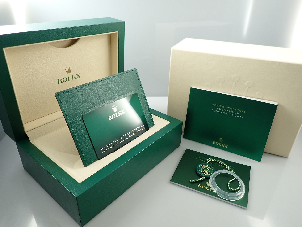 Rolex Submariner Date &lt;Warranty, Box, etc.&gt;