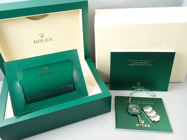 Rolex Submariner Date <Warranty, Box, etc.>