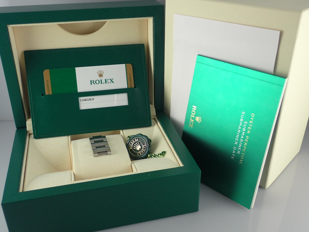 Rolex Submariner Green &lt;Warranty, Box, etc.&gt;