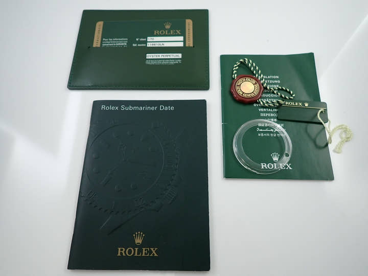 Rolex Submariner Date <Warranty and Others>