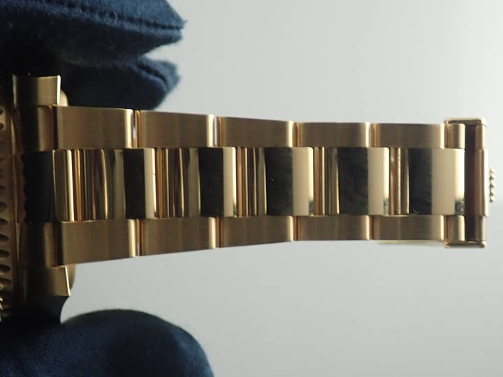 Rolex Submariner Date Ref. 116618LB Yellow Gold Blue Dial