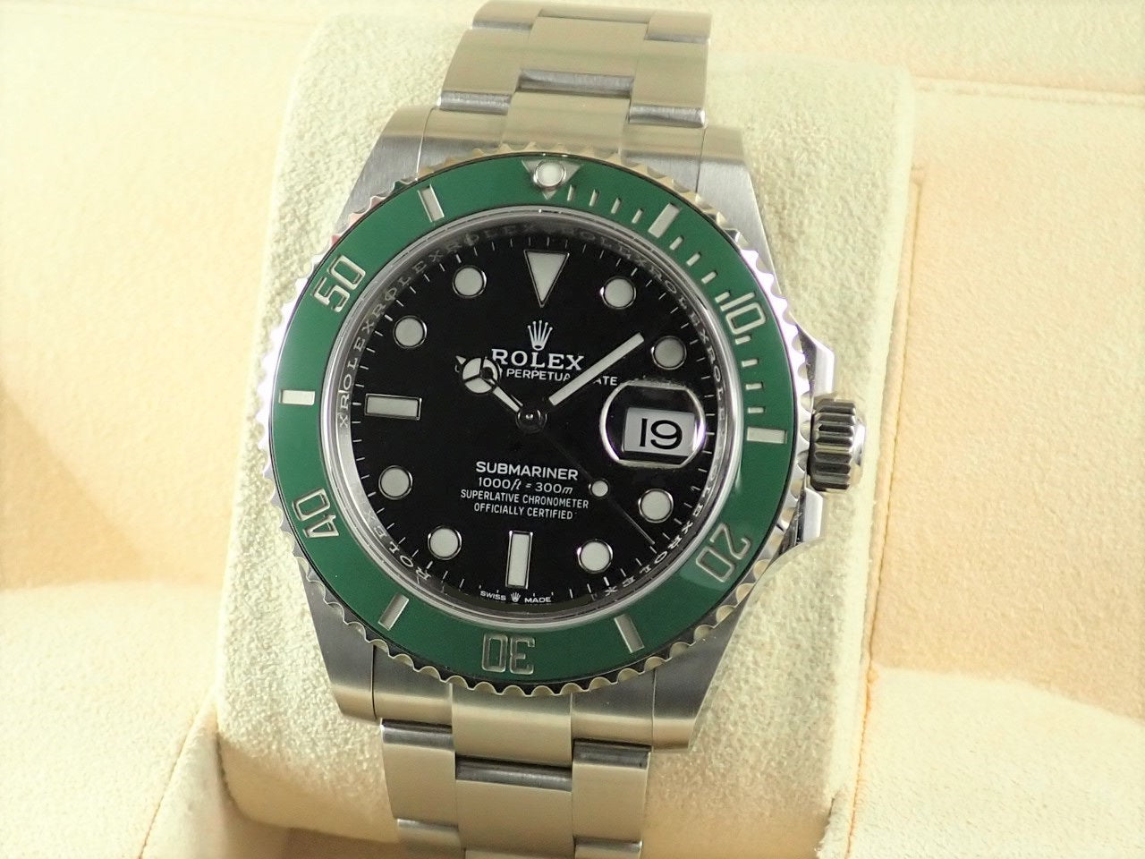 Rolex New Submariner Date Green &lt;New warranty, box, etc.&gt;