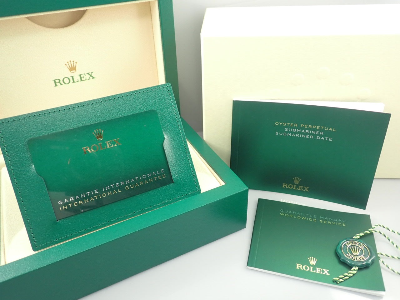 Rolex New Submariner Date Green &lt;New warranty, box, etc.&gt;